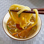 つけ麺目黒屋 - 魚介と醤油の風味が前面に出ているスープ