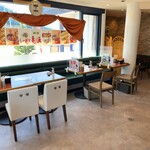 破天荒 ぎょうざ直売所 - 店内