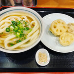 Junte Uchichi Sanuki Udon Gorou - あつあつうどん小¥400
                        レンコン¥150