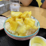 フルーツパーラーヤオイソ - こじんまり かき氷[完熟パイン] 800円
