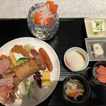 AC Kitchen - 朝食ビュッフェ３６００円。野菜が新鮮で、サーモンと合わせて、とても美味しかったです（╹◡╹）。鮪の山かけもあると嬉しいです♩