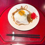 やまちょう - 料理写真:焼きそば(目玉焼き付き)