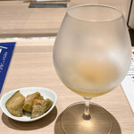 Soumen Sososo Sonosakihe - お通しと白ワイン