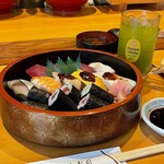 お福寿司 - 寿司大盛り  赤だし付   冷たい緑茶ﾁｮｲｽ