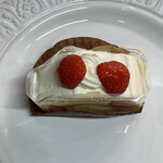 パティスリー キア - イチゴショートケーキ、もとい、ショートロール。