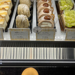 パティスリー キア - モンブラン、迷ったふりして、和栗一択です。でも、やっぱりキアさんはロールケーキだわ。