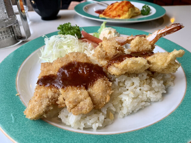 根室に来たらエスカロップ♪ : 薔薇の写真