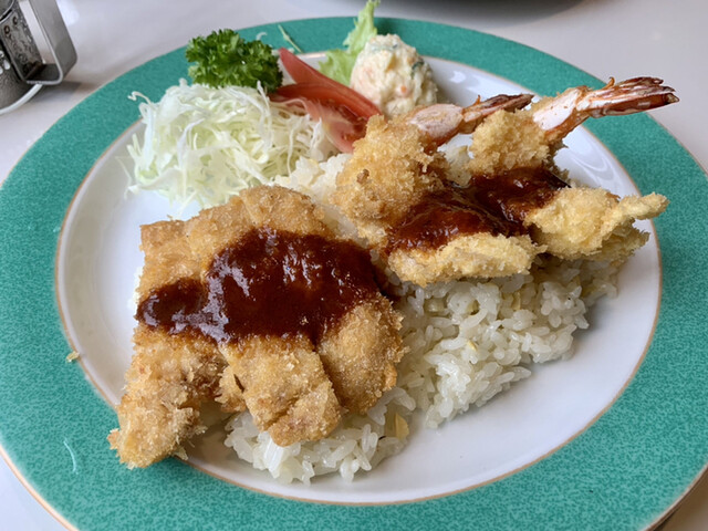 根室に来たらエスカロップ♪ : 薔薇の写真