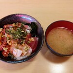 和洋ダイニングケイ - 令和4年9月
            海鮮丼ランチ(前菜3種付き) 850円