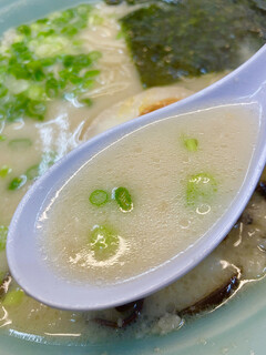 kyuushuura-memmotoyoshida - 非常にあっさりした豚骨スープ