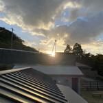 こぞら荘 森の宿 - 朝焼けの光の中に、立つ影は〜、ミラーマン ♪( ´▽｀)