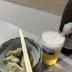 新発田 - お通しの水餃子、瓶ビール