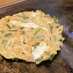 双月 - 最初に下にした面が焼けてひっくり返したところ