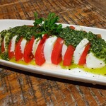 地産地笑＆個室ダイニング ぐらがら - 大葉ソースの無添加カプレーゼ