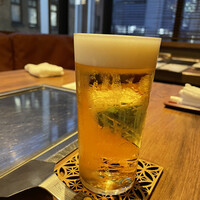 くずし鉄板 あばぐら 神田店 - 最初はビール