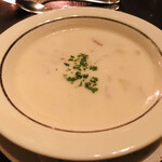 ロウリーズ・ザ・プライムリブ - Clam chowder