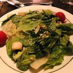 ロウリーズ・ザ・プライムリブ - Spinning bowl salad