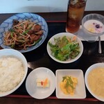 龍潭酒家 - 佐助豚のレバニラ炒め