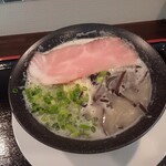 龍潭酒家 - 特製豚骨ラーメン