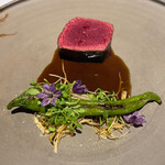 ラ・ヴァガボンド - 夏鹿のロースト　甘長唐辛子　エシャロット