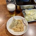 ひげ勝 - 名物のどて焼き。