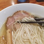 翔鶴 - 「胡椒で味変」とかは、やらない方正解だと思います。繊細で優しい美味しさを最後まで楽しむ方が良いんじゃないかな。