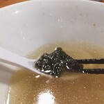 翔鶴 - ひたひたにスープを吸った焼海苔は、「潮」や「磯」の香りと「鶏出汁」旨味が溶け合う贅沢な一品となります。