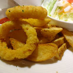 マグズカフェ - ディナープレートのオニオンとポテト