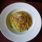 アルベラータ - 赤玉ねぎとアンチョビのスパゲティ