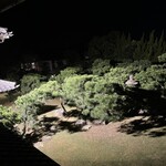 旅館 洋々閣 - 夜になると、お庭もドラマチックに変貌
