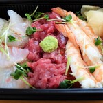 Sushino Yuusai - 三色丼（中落、ひらめ、海老）