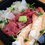 Sushino Yuusai - 三色丼（中落ち、ひらめ、海老）
