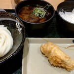 はなまるうどん - カレーつけ麺、ご飯、鶏天。