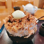 甘味処 楓 - 追加トッピングでお願いしたバニラアイスをてっぺんに乗せてみた。