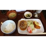 旬菜織部 - お気に入りの店でランチ。カキフライと牛肉の玉子とじの定食。ご飯は釜炊きで美味しいんだけど小盛りで。