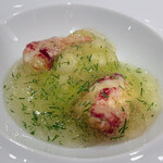 マスドラヴァンド - ブルターニュ産のブールーオマール海老の腕 　アボガドのクリームとリンゴの上にトマトのジュレ