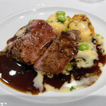 マスドラヴァンド - 子羊のロースト 　ジャガイモのニョッキと枝豆 　エストラゴンソースで