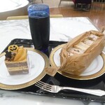SWISS GOURMET - サンドイッチとハロウィンのケーキ