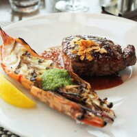 Prime42 steakhouse & sky bar - 厳選サーロインステーキ＆大海老の炭火焼き