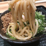 Hanamaru Udon - うどん持ち上げ