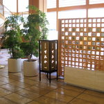 ロビーラウンジ すみれ - 入ってすぐの場所にあります