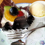 ロビーラウンジ すみれ - スペシャルケーキセット（珈琲付）1155円