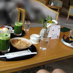 ロビーラウンジ すみれ - テーブルの雰囲気