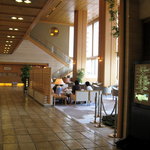 ロビーラウンジ すみれ - 静かな館内