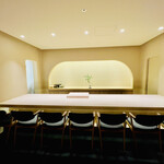 Higashi Azabu Saikoh - ◎仕切られた6席の贅沢なカウンター個室もある。