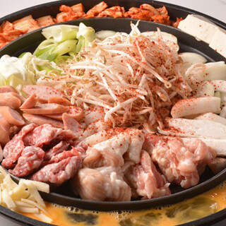韓国で話題の料理が勢揃い！名物バンバン焼きや激辛悪ポンを堪能