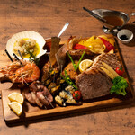 驛の食卓 - お肉と魚介の盛り合わせ。美味しいものがぎゅっと詰まった贅沢でお得な一品です！