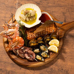 驛の食卓 - サーモン、海老、烏賊、帆立等の魚介６種を各々違った味付けでお召し上がりください！