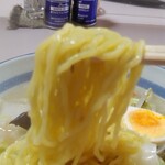 むら熊 - 麺は中細。美味しかったです