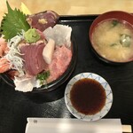 食事処 さか本 - 220908木　神奈川　そば処 さか本　マグロと地魚の海鮮丼（大盛り）1,100円